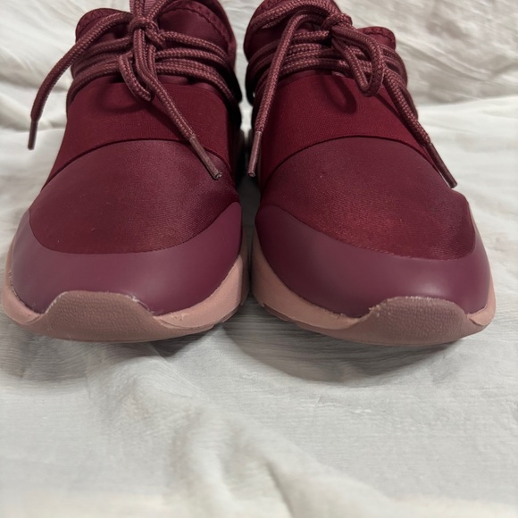 Fabletics Zuma Studio Sneakers 6.5 Burgundy / Pink Memory Foam - Picture 6 of 12